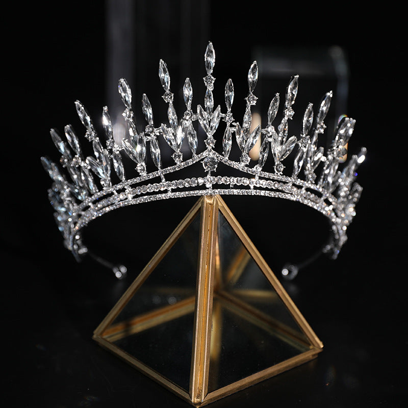 Shooting Robe de mariée avec coiffure de maquillage Super belle Couronne Couronne
