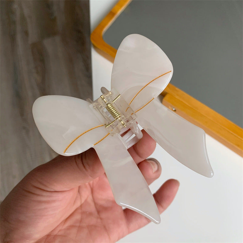 Fermoir acide acétique papillon doux et éblouissant