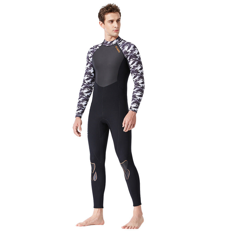 Tuyau de surf en couple chaud