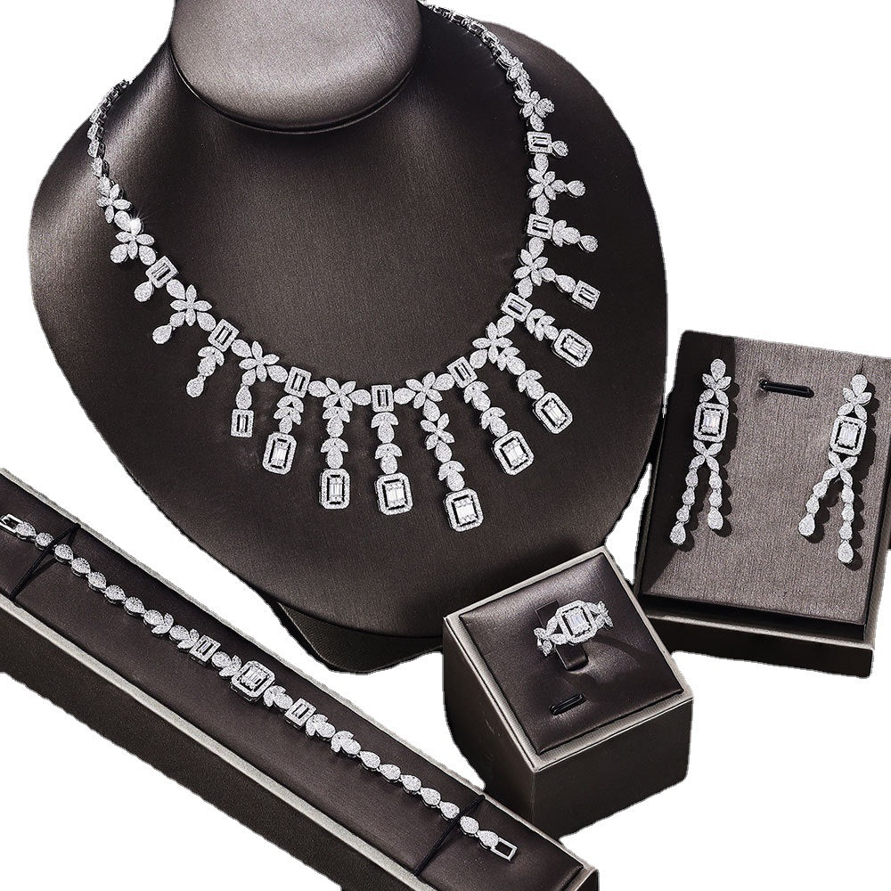 Collier Zircon Boucles d'oreilles Bracelet Anneau Ensemble de quatre