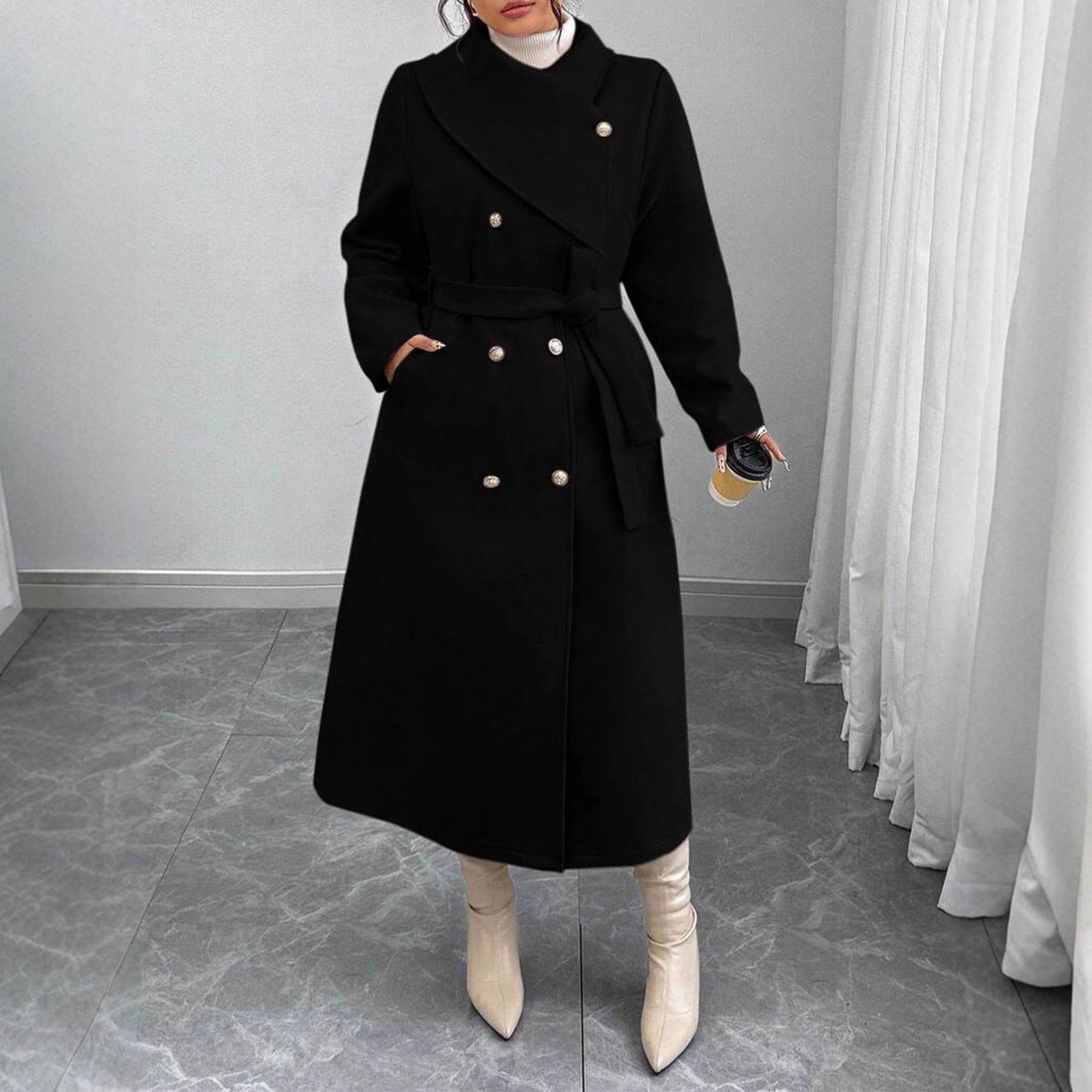 Manteau de laine à deux seins avec un collier asymétrique