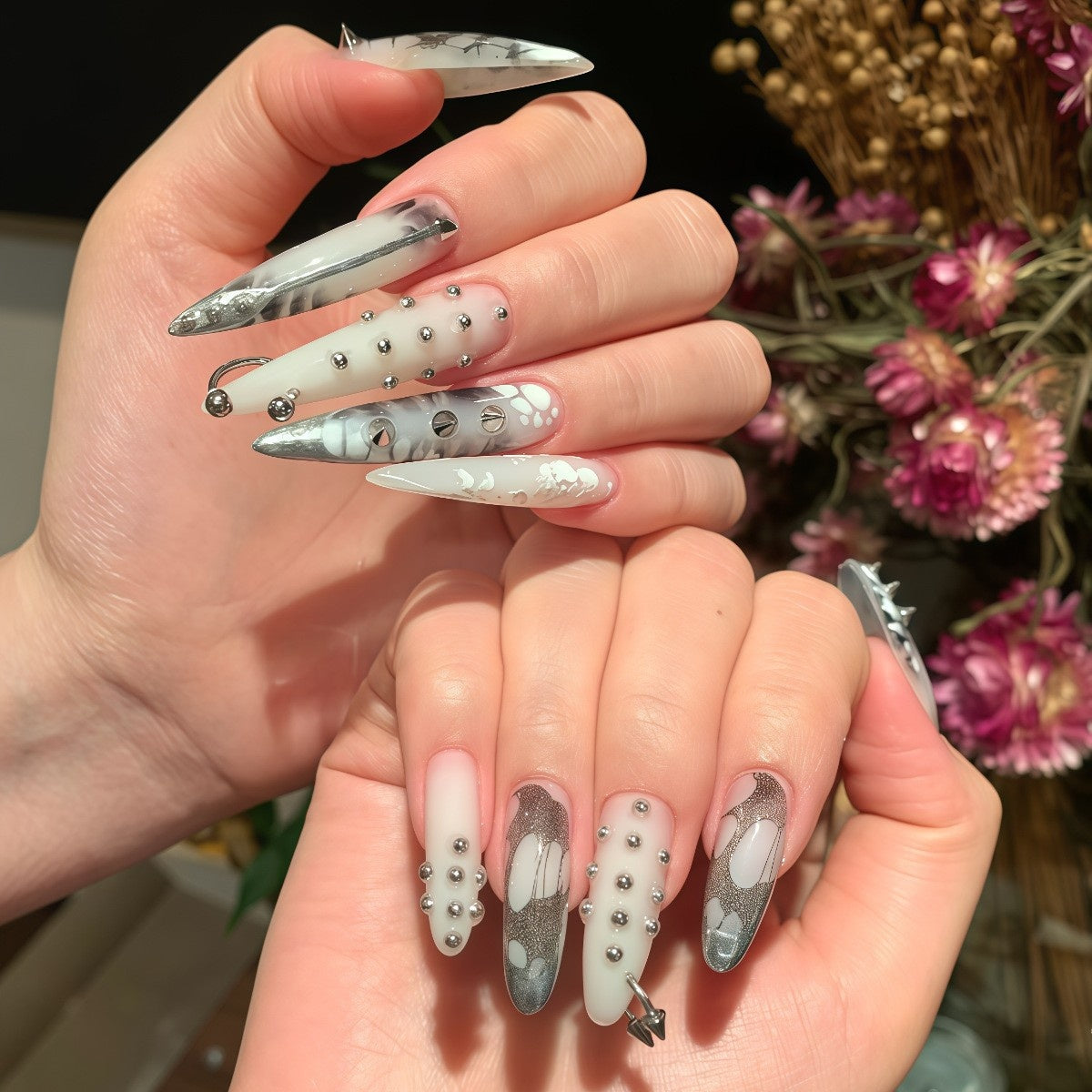 Des étoiles de demi-lune en or et en argent pour la décoration de ongles