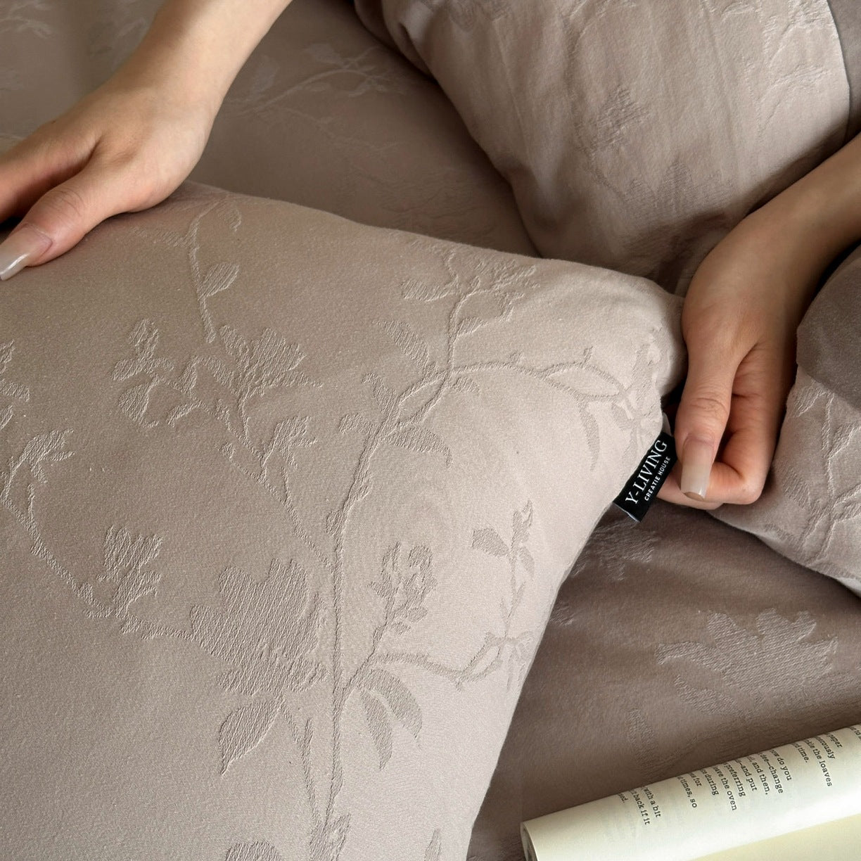 Grand ensemble de quatre pièces Jacquard Pure Cotton avec une touche de légère couverture de luxe et lit