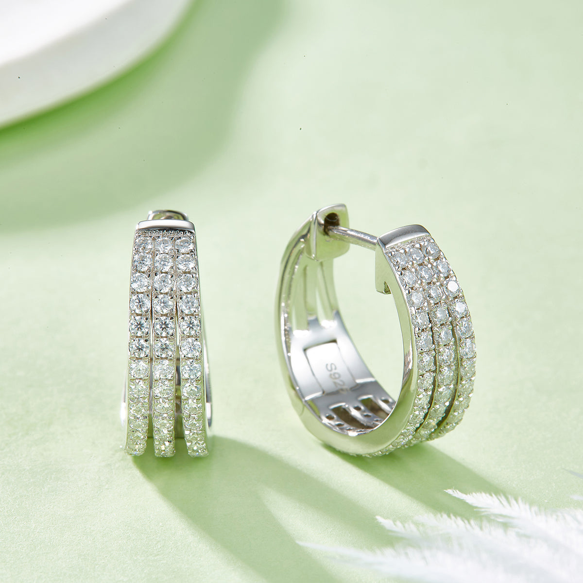 4.8g S925 Boucles d'oreilles en argent sterling en moissanite boucles de 17mm en trois rangées avec boucles de pave
