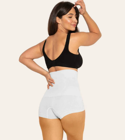 Short femme taille haute en forme