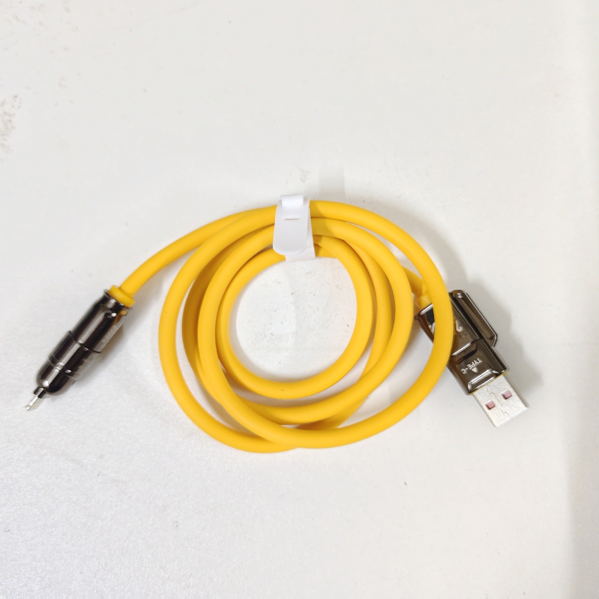 Double câble de données de type C 240W quatre en un