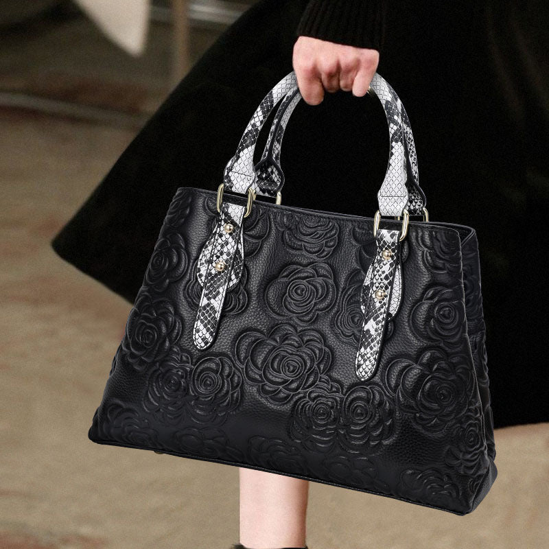 Sac d'épaule texturé à mi-âge