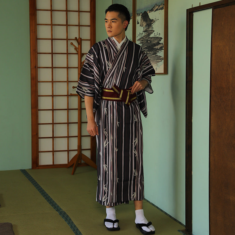 L'usure traditionnelle des hommes japonais Kimono