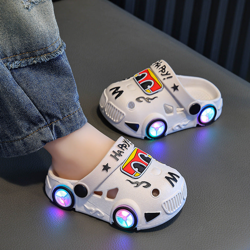 Pantoufles non glissantes à semelle souple en forme de voiture pour enfants