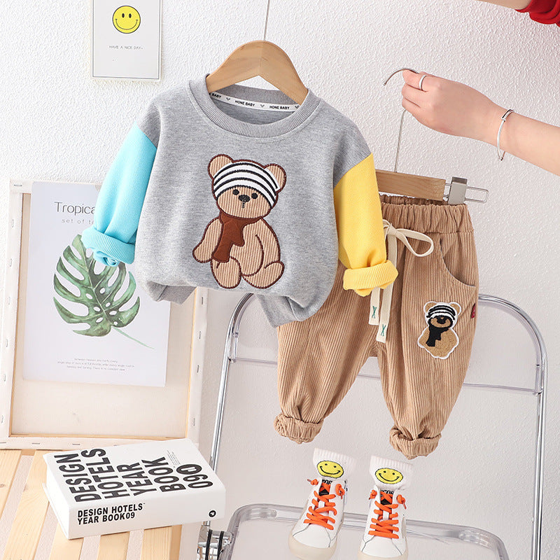 Le printemps et l'automne pour la mode enfantine et enfant
