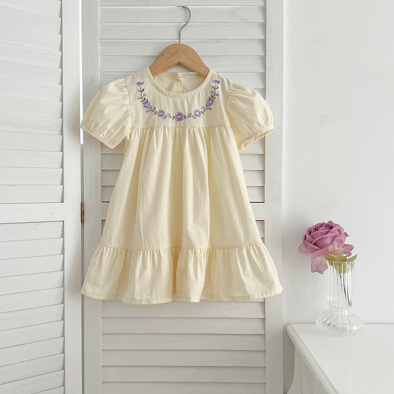 Robe de fleur brodée de petites filles à manches courtes