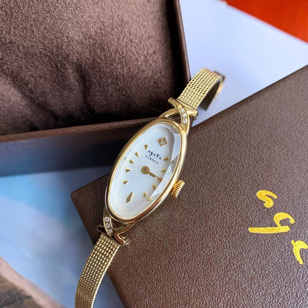 Vieille montre carrée pour les femmes Un design Dainty Mini Square avec un motif de blé