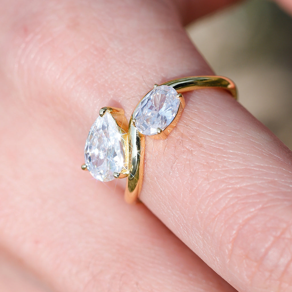 S925 Poire plaquée or argentée & Ovale Moissanite Toi Et Moi Ring 2.6g D Couleur VVS1 US Taille 6