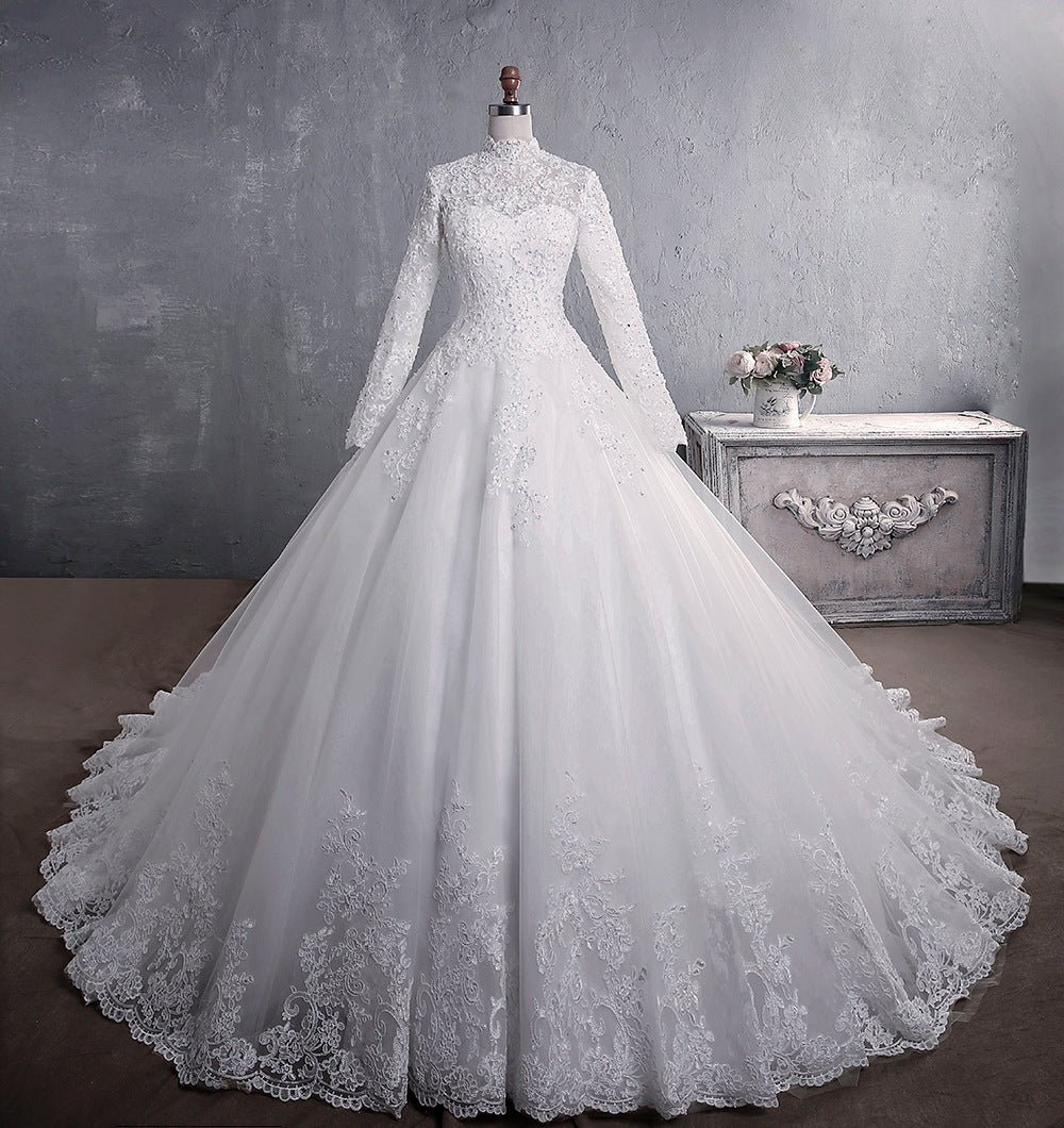 Dentelle Robe de mariée Collier à manches longues Grande queue Grande taille