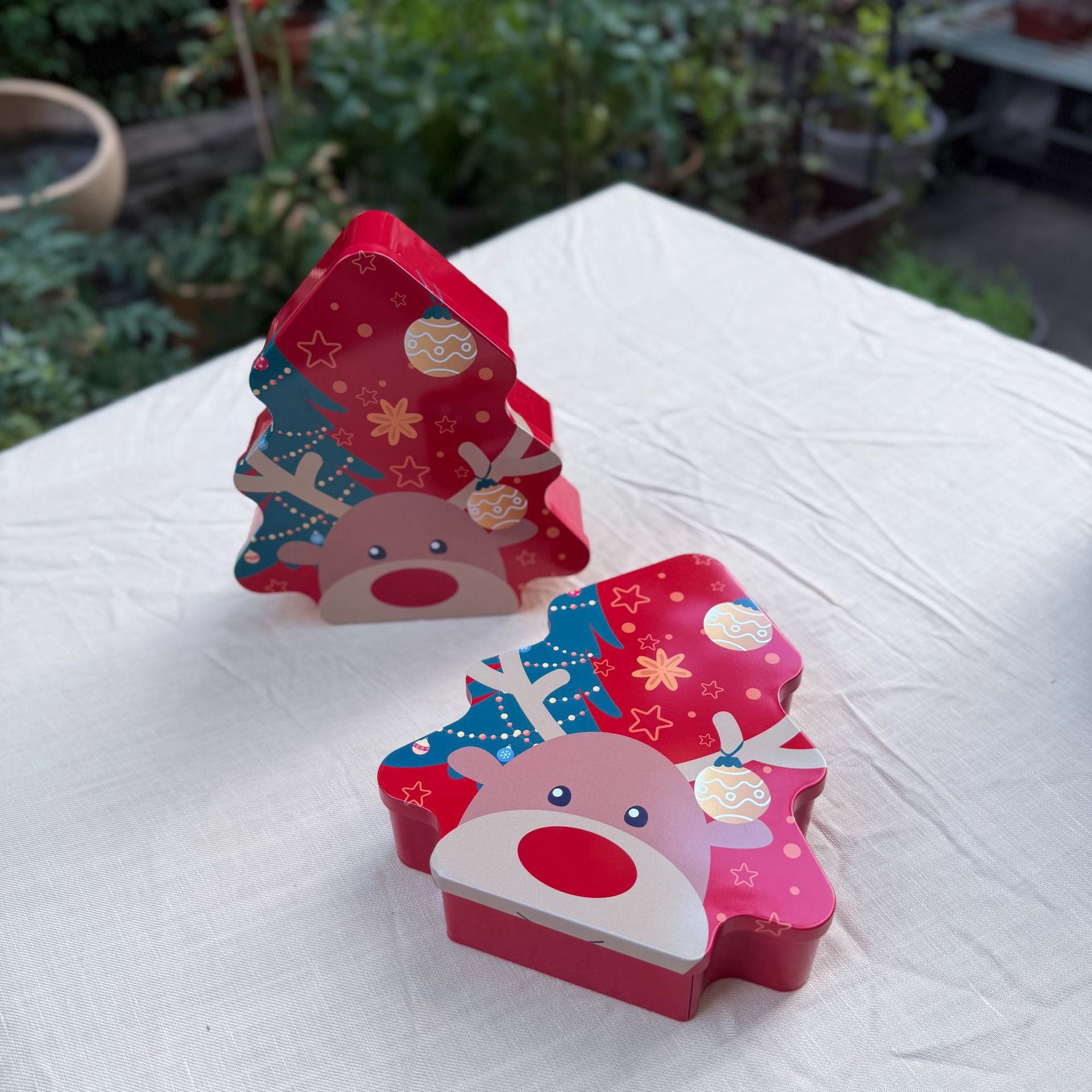Boîte cadeau en métal en forme d'arbre de Noël