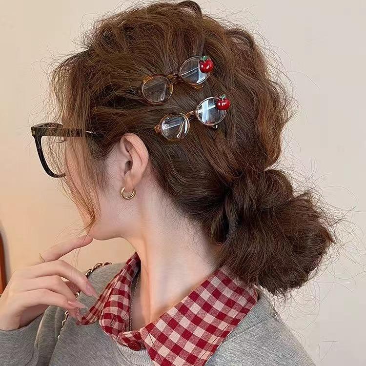 Clip cheveux en forme de pomme pour les femmes