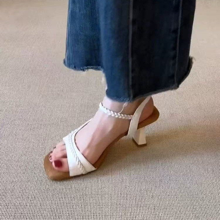 Les femmes d'été Retro One Strap Buckle Woven Square Toe Sandales ouvertes aux pieds