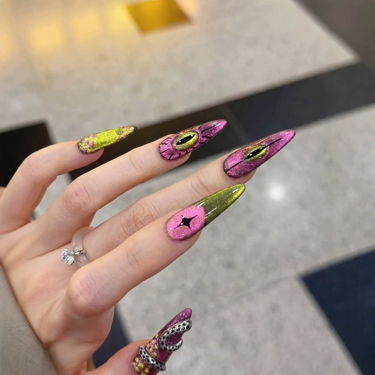 Hand-Painted Cat Eye Super Personality Detachable Fake Nails