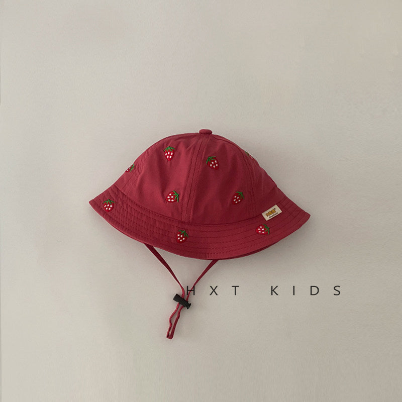 Chapeau de soleil en dentelle à motifs fraises