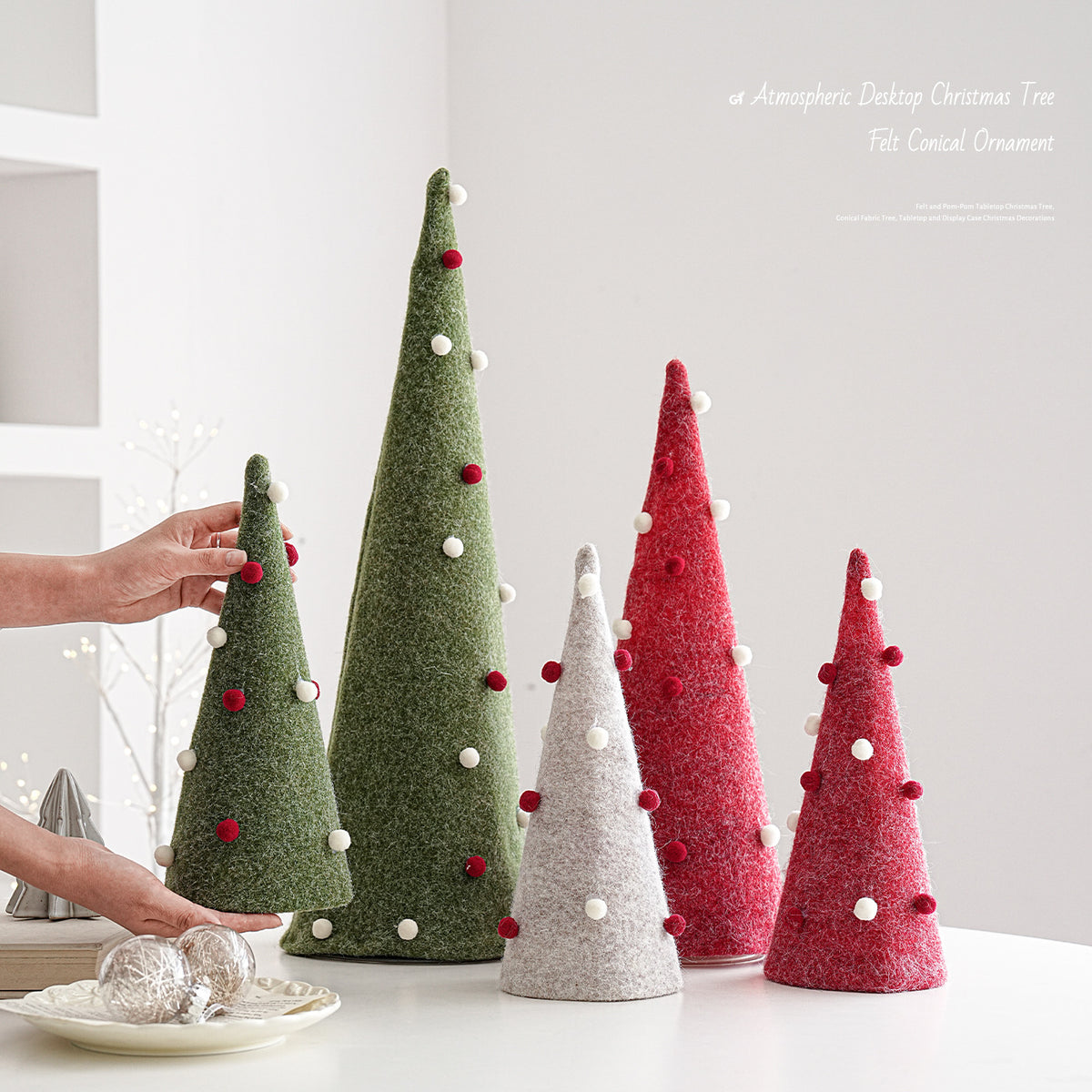 Ornement d'arbre de Noël feutre et pompon en plastique