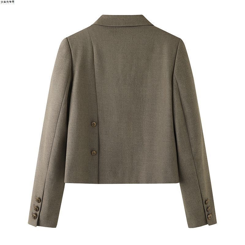 Combinaison élégante avec un design minimaliste chic