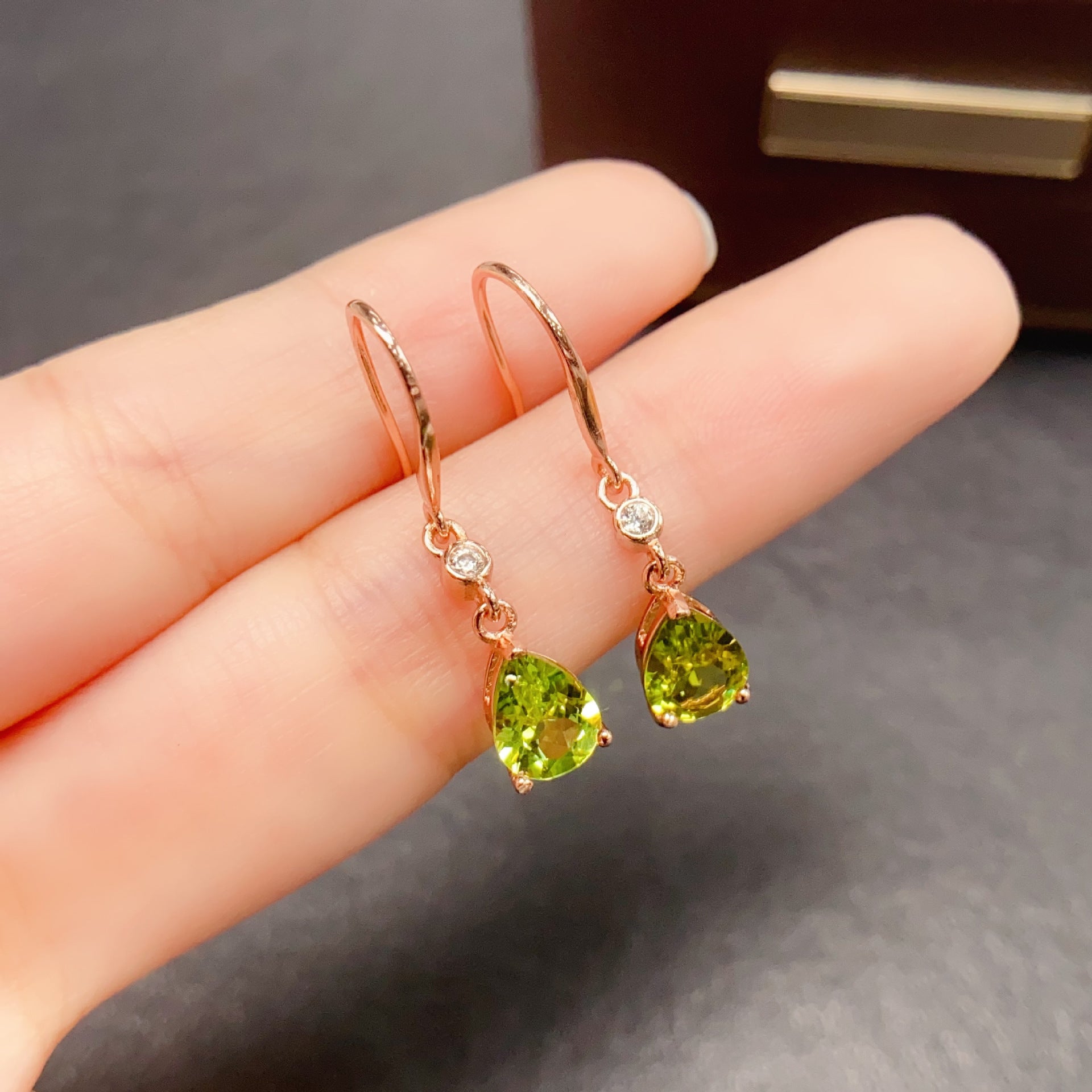 Boucles d'oreilles Peridot Stud naturelles S925 Silver Vacation Style