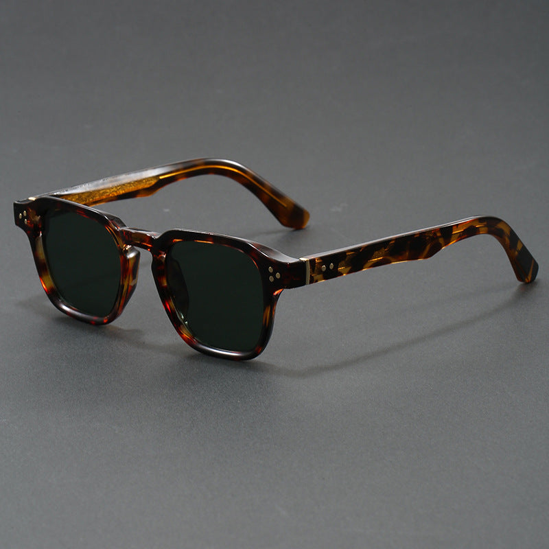 Men's vintage-style sunglasses
