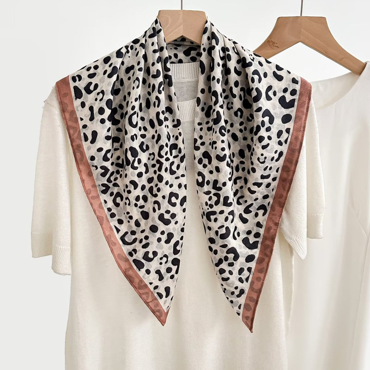 Femmes 70cm carré écharpe Vieux cou écharpe Collier chaud