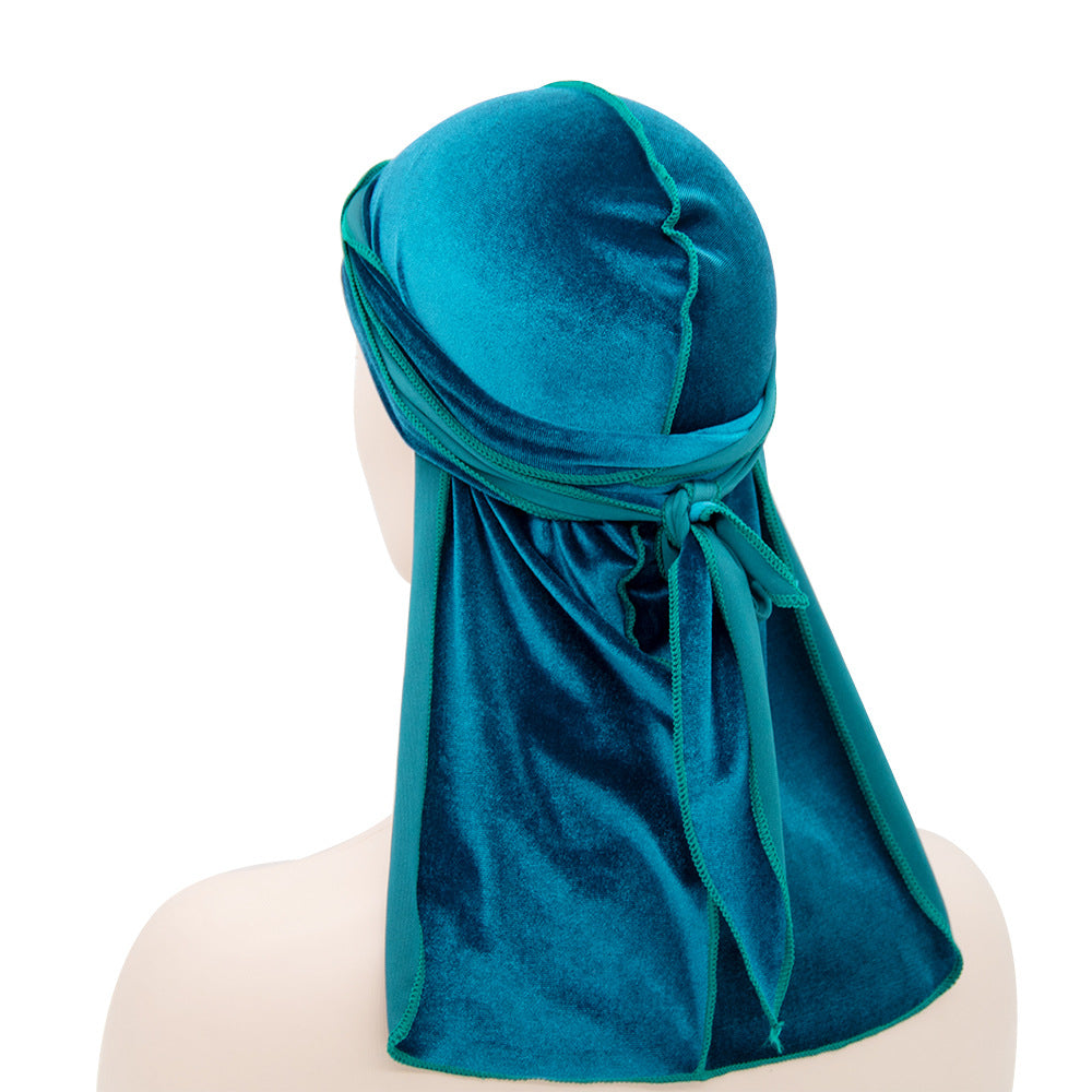 Chapeau à longue queue de velours