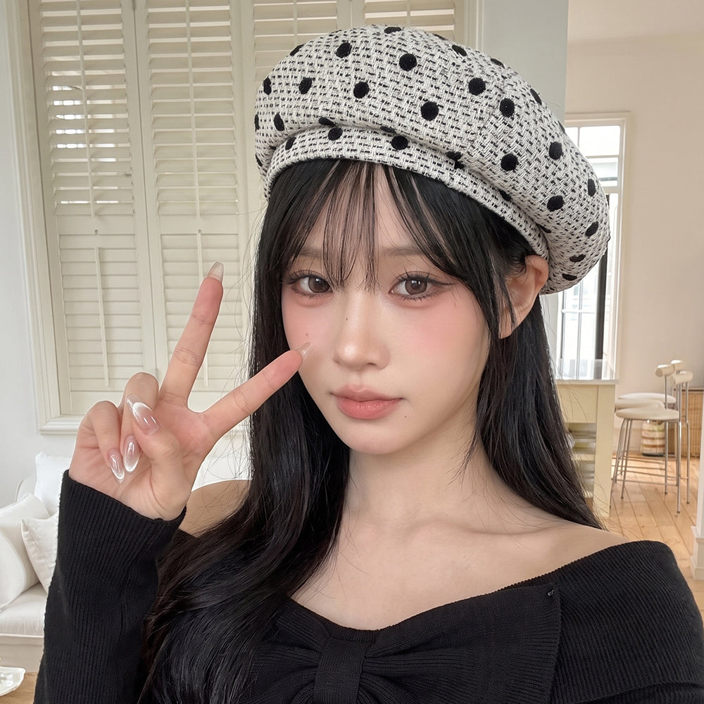 La mode de style coréen présente une large gamme de bérets en laine avec Polka Do