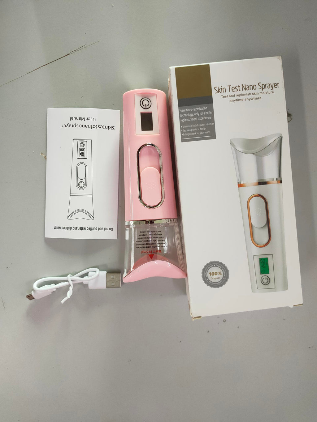 Humidificateur du visage de l'hydratant de test de peau à main