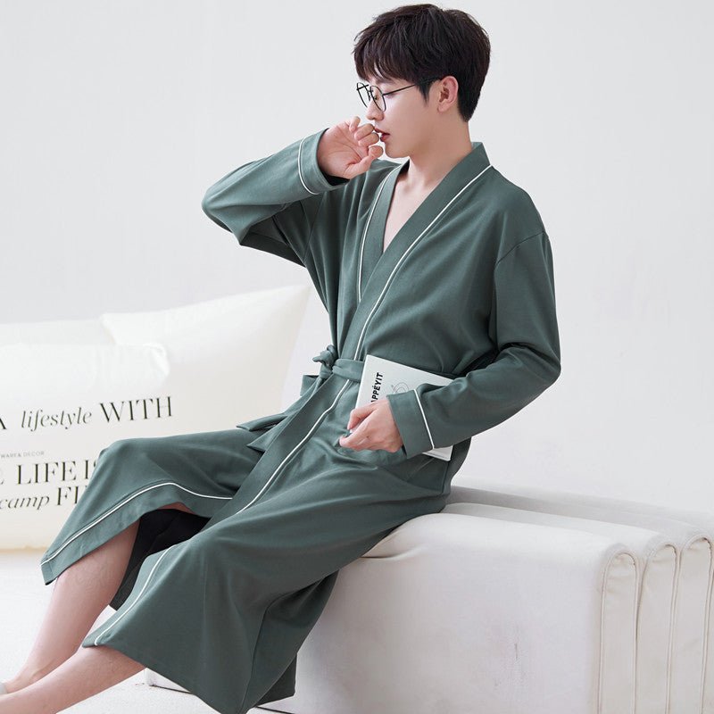 Men's long sleeves wear a long, thin nightshirt
