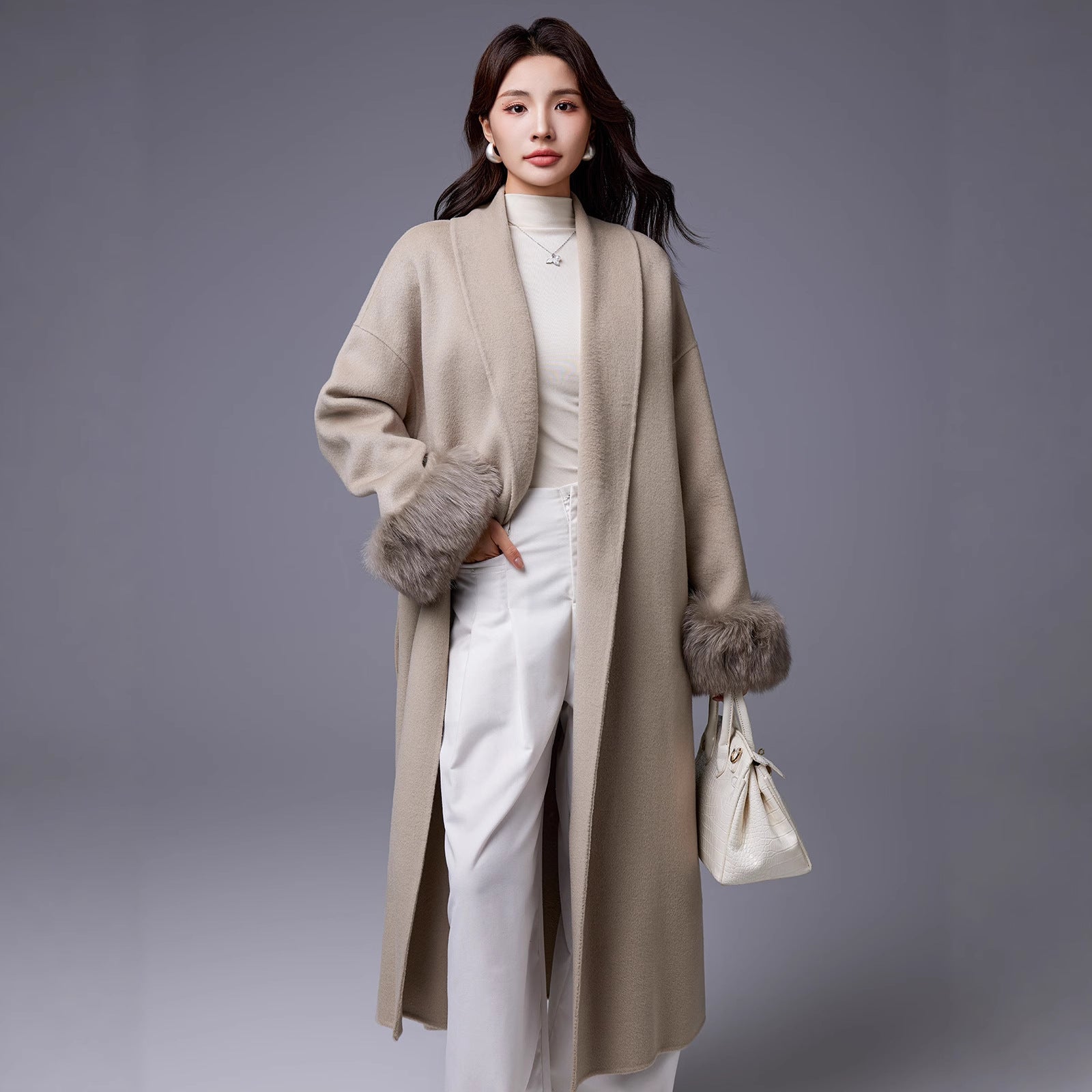 Manteau épais avec manches en fourrure de renard