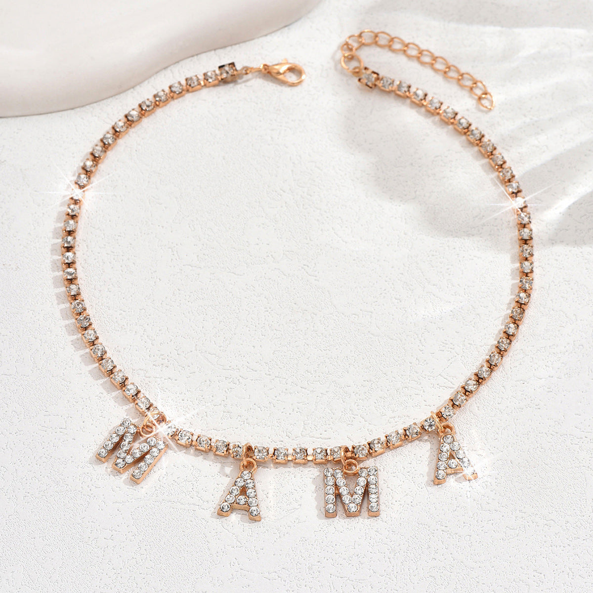 Fashionable Gold-Plade Diamond-Ecrusted Lettre Mama pendentif chaîne de clavicule simple Versat