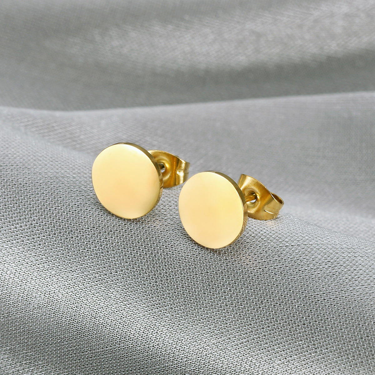 Boucles d'oreilles élégantes et élégantes en acier au titane