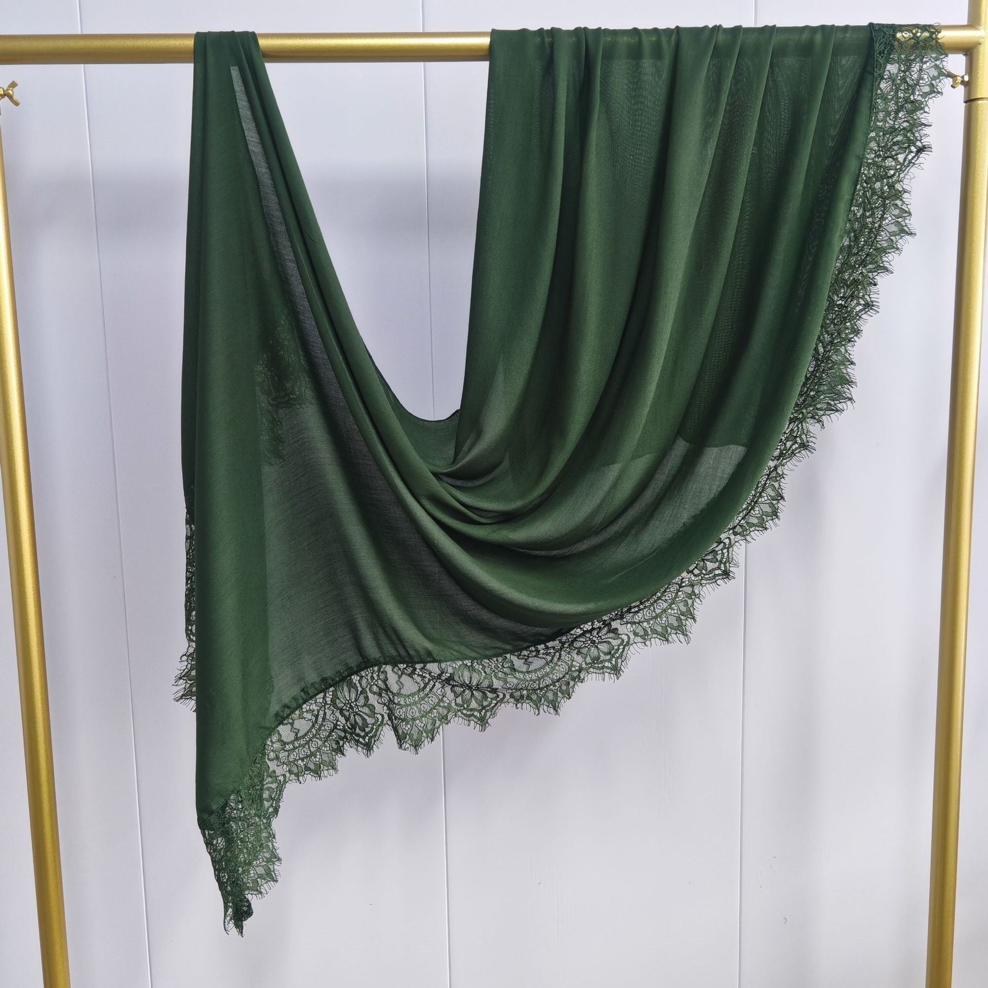 Écharpe de rayonne de couleur solide en dentelle