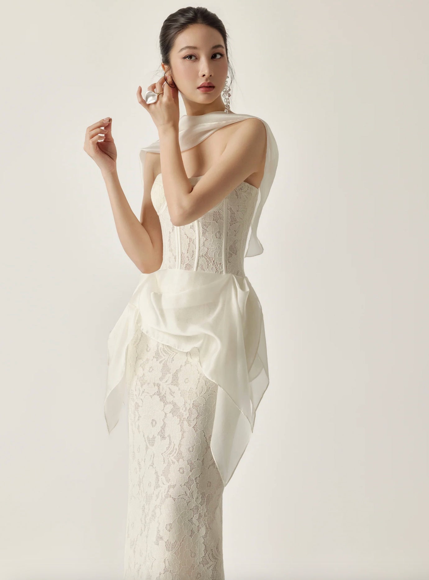 Robe Corset Dentelle Midi sans fermeture avec recouvrement amovible
