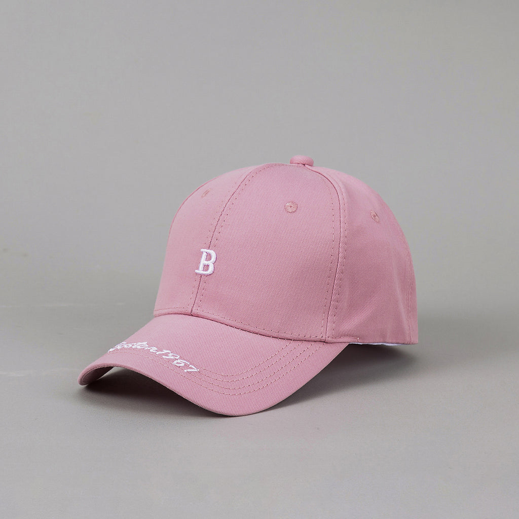 Casquette de baseball brodée hommes et femmes avec un design élégant et simple.