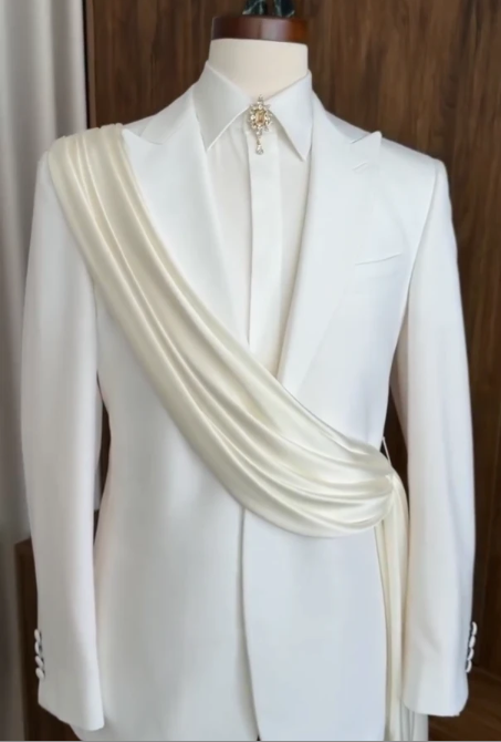 Ensemble de costumes drapés