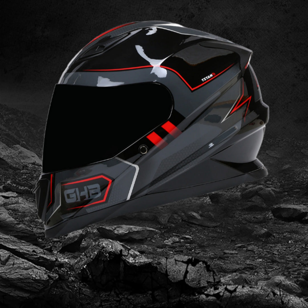 Simple and versatile motorcycle riding helmet