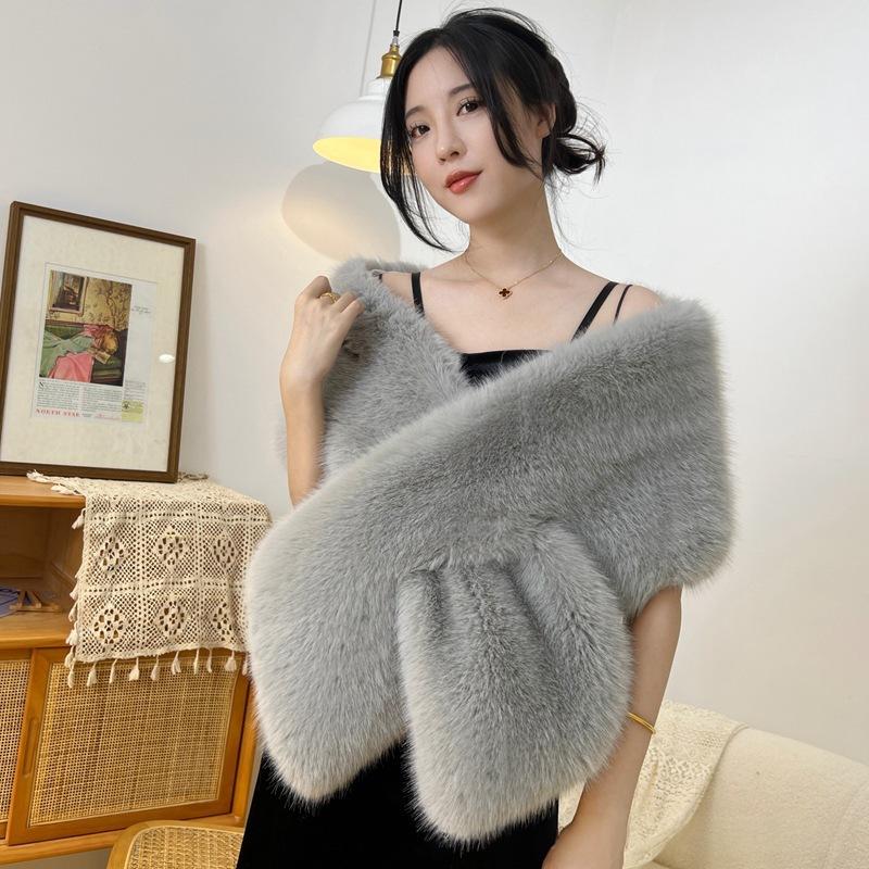 Clou de luxe léger en peluche polyvalente pour femmes