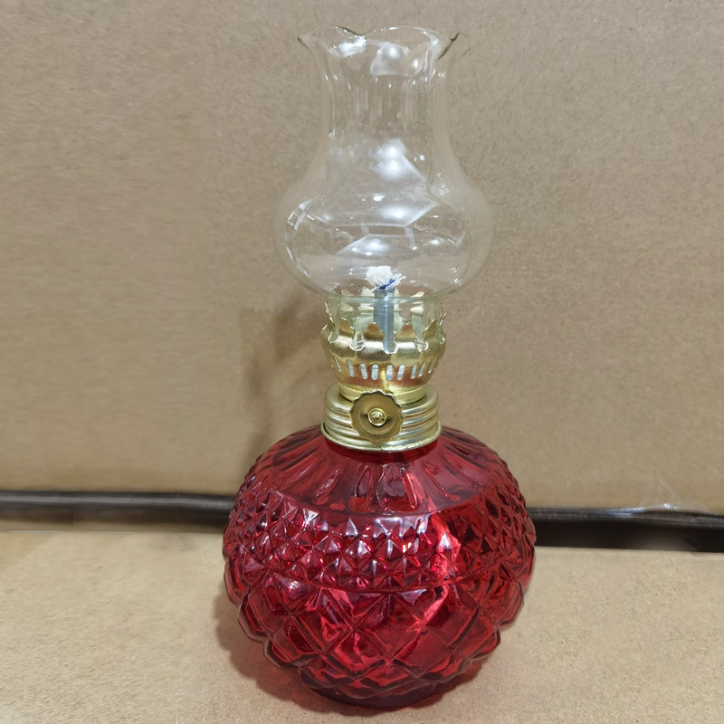 Vieille lampe en kérosène cristal