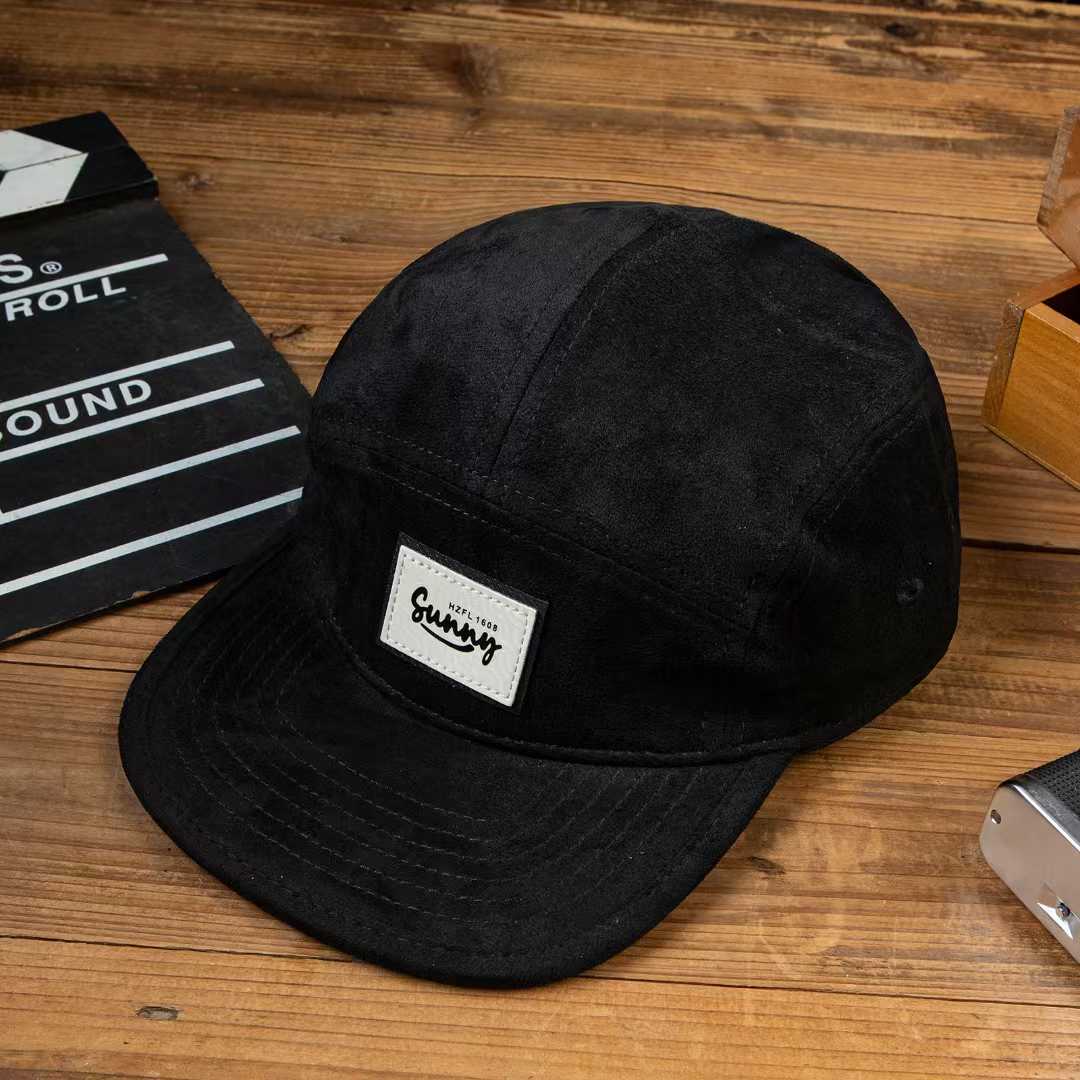 Eté hommes et femmes Identique Tissu Suede Lettre simple Logo Chapeau à cinq pans pour Coup