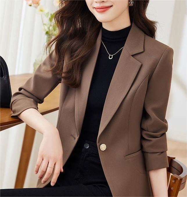 Blazer préppy-chic polyvalent pour petites cadres