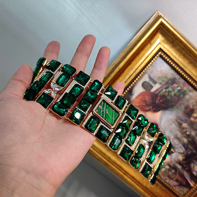 Montre de bracelet de luxe émeraude exagérée Cour antique