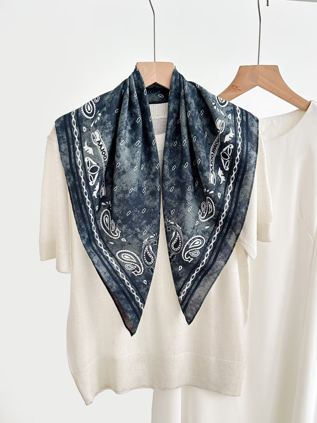 Femmes 70cm carré écharpe Vieux cou écharpe Collier chaud