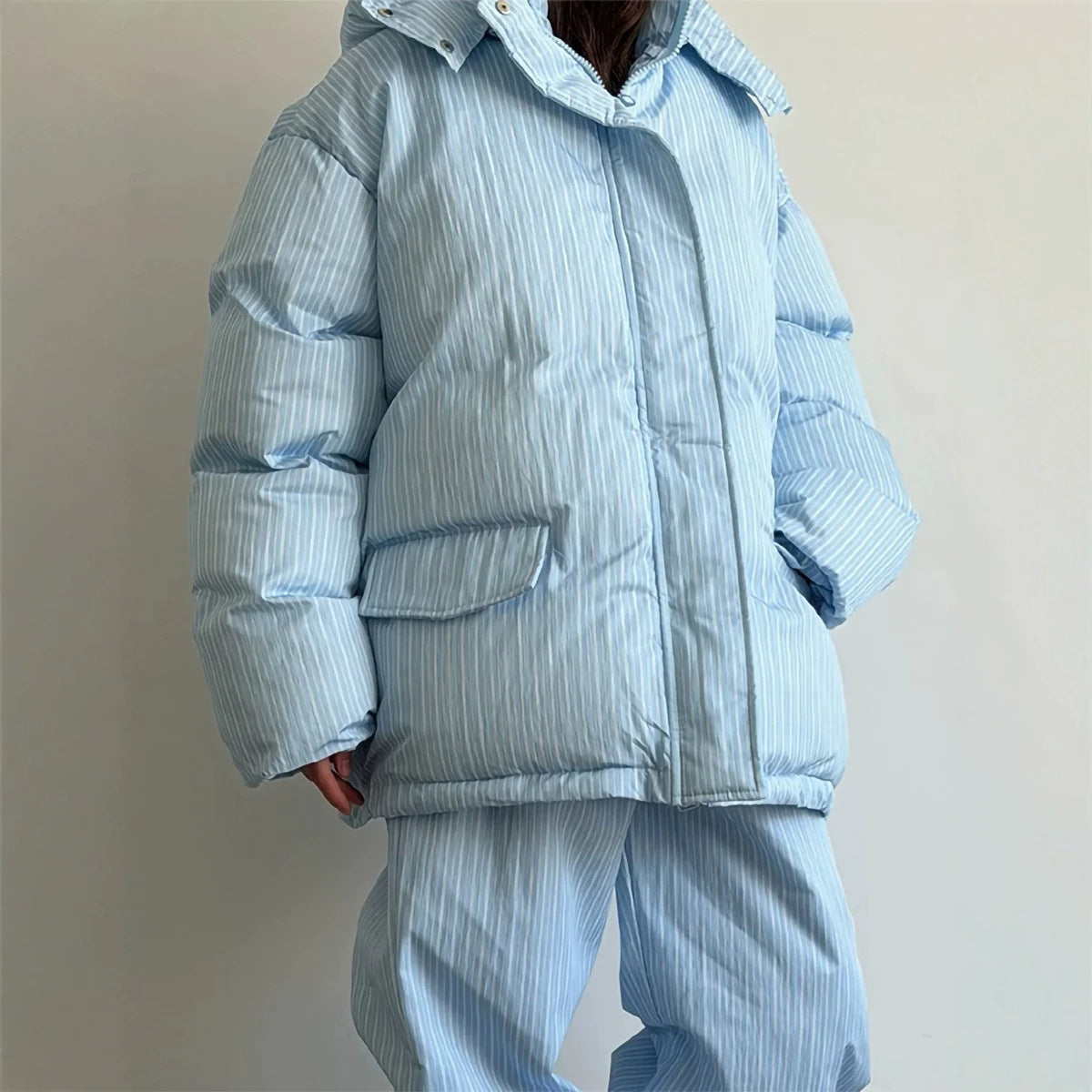 Élégant manteau délabré avec des imprimés rayés et à pois