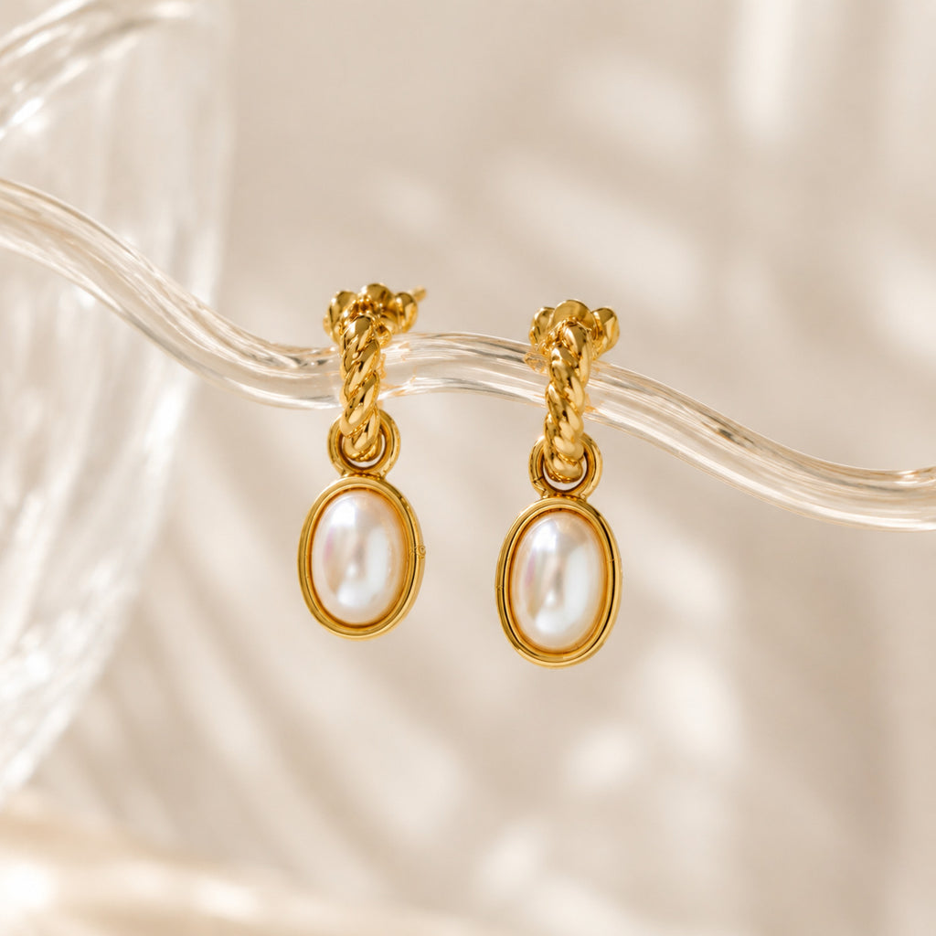 Boucles d'oreilles élégantes et délicates en perles de noeuds tordus