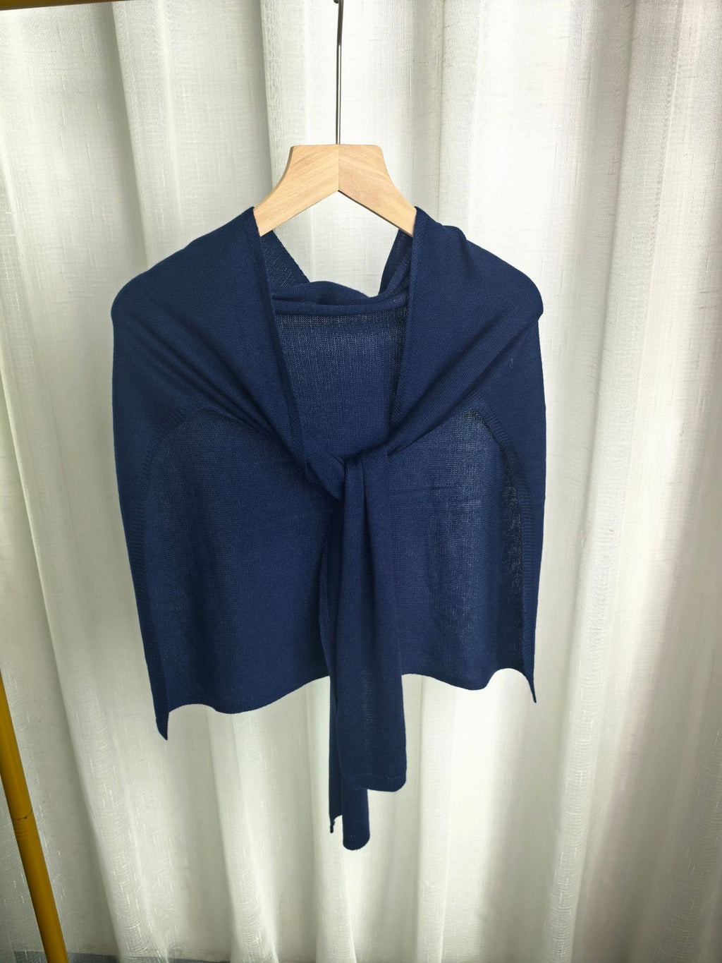 Châle tricoté polyvalent de couleur solide pour la superposition