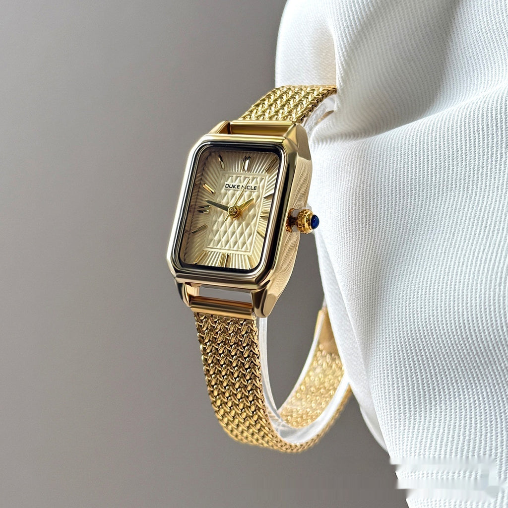 La montre haut de gamme polyvalente légère pour les femmes pour les étudiants en quête d'un D simple et compact